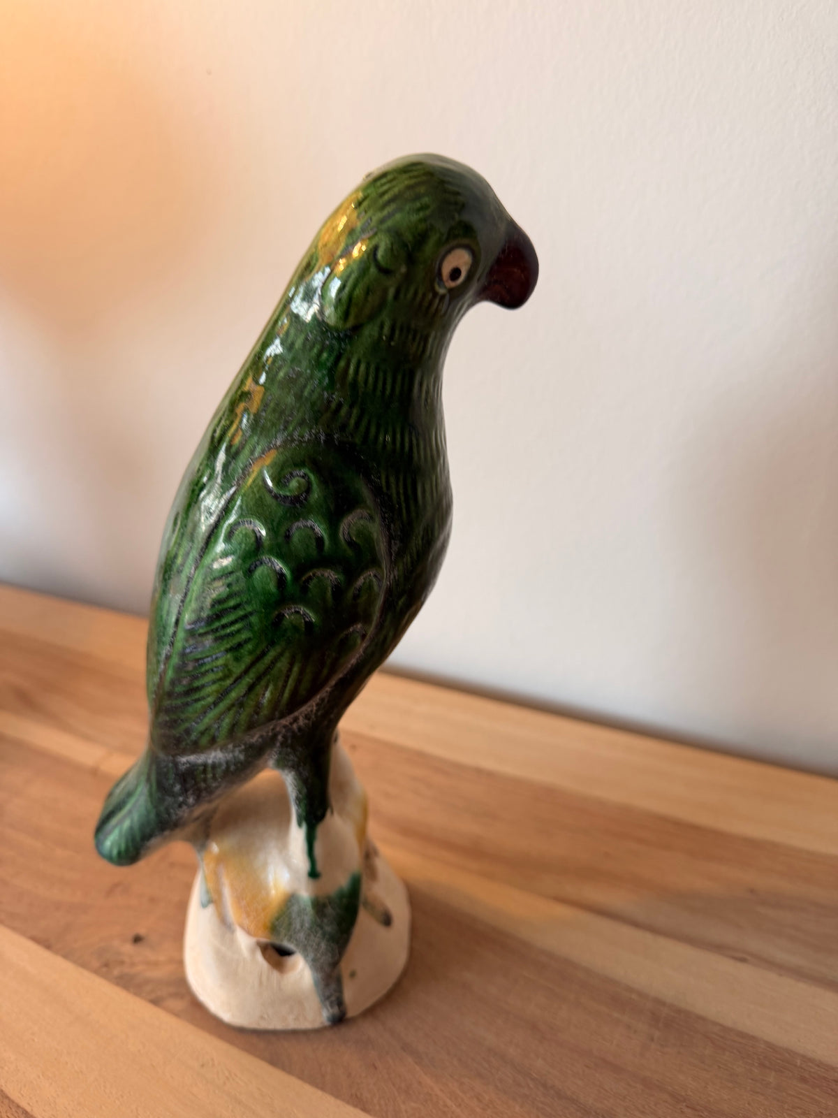 The Duchess — Groene parkiet in aardewerk