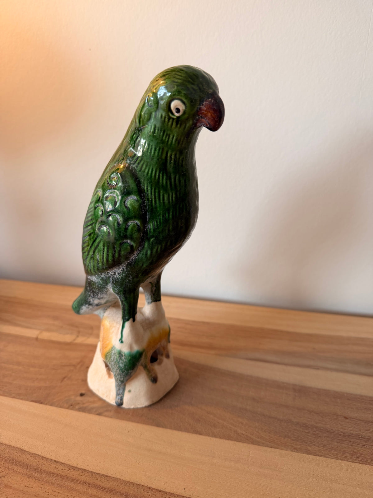 The Duchess — Groene parkiet in aardewerk