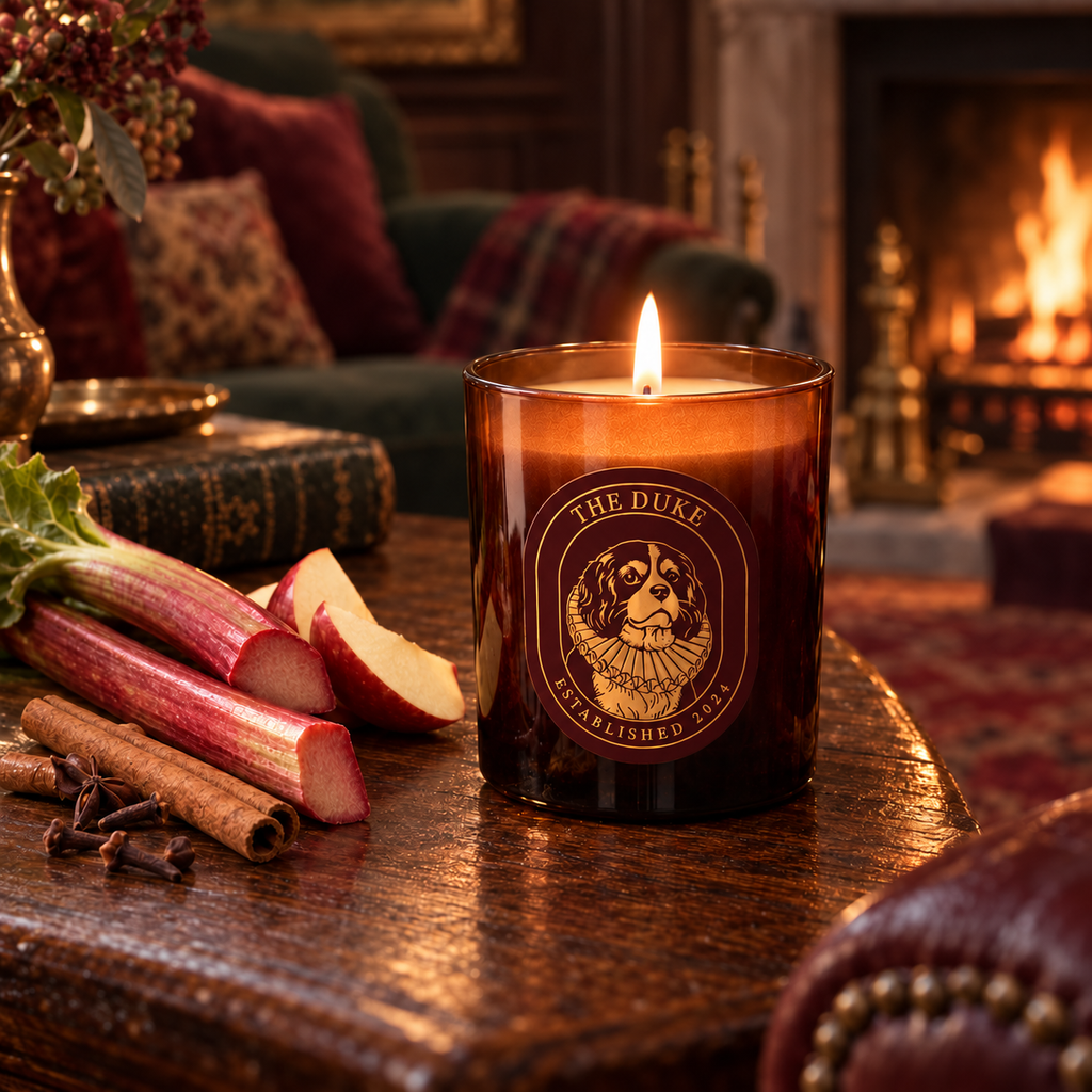 The Duke Cozy Winter handgegoten geurkaars met rabarber, appel en kaneel
